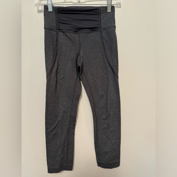 Lululemon Rehearsal Crop Leggings in Heathered Gray Size 2. - Picture 4 of 11